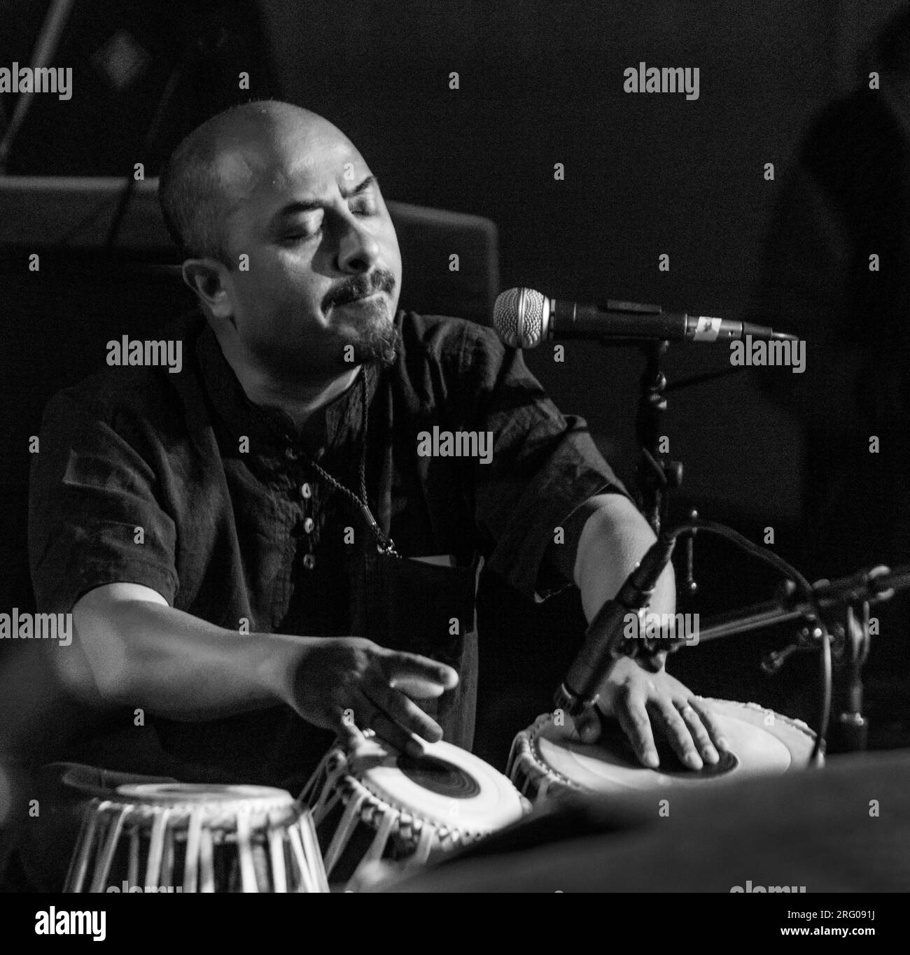NAVIN CHETTRI joue des tablas avec le SEPTET He JAMIE BAUM au 61st Monterey Jazz Festival - MONTEREY, CALIFORNIE Banque D'Images