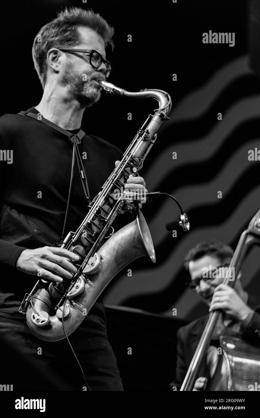 DONNY McCASLIN joue du saxophone pour la célébration de Michael Brecker sur la scène principale au 61e Festival de jazz de Monterey - Monterey, Californie Banque D'Images