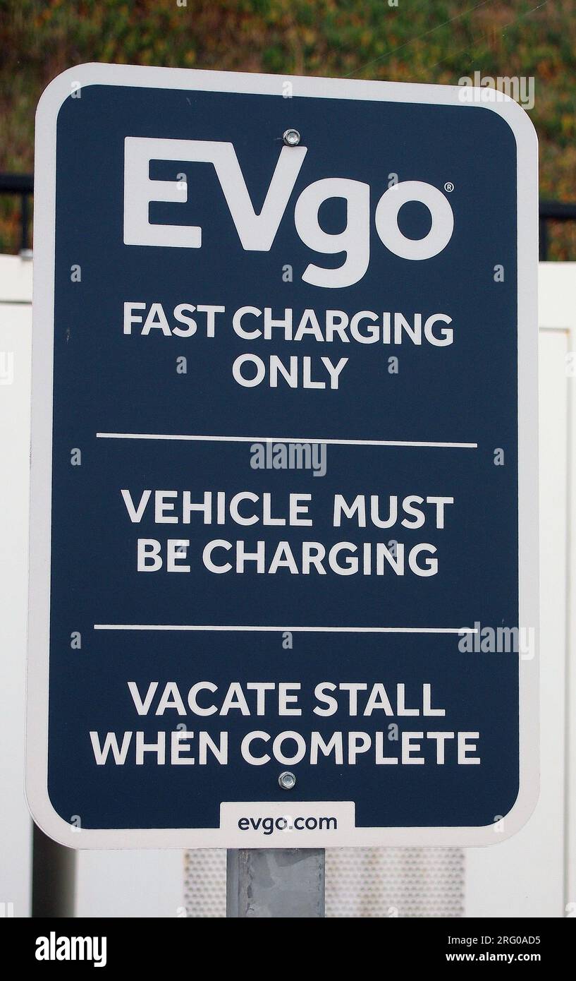 Evgo, chargement rapide seulement, le véhicule doit être en charge, décrocher une fois terminé, signer à une borne de chargement rapide en Californie Banque D'Images