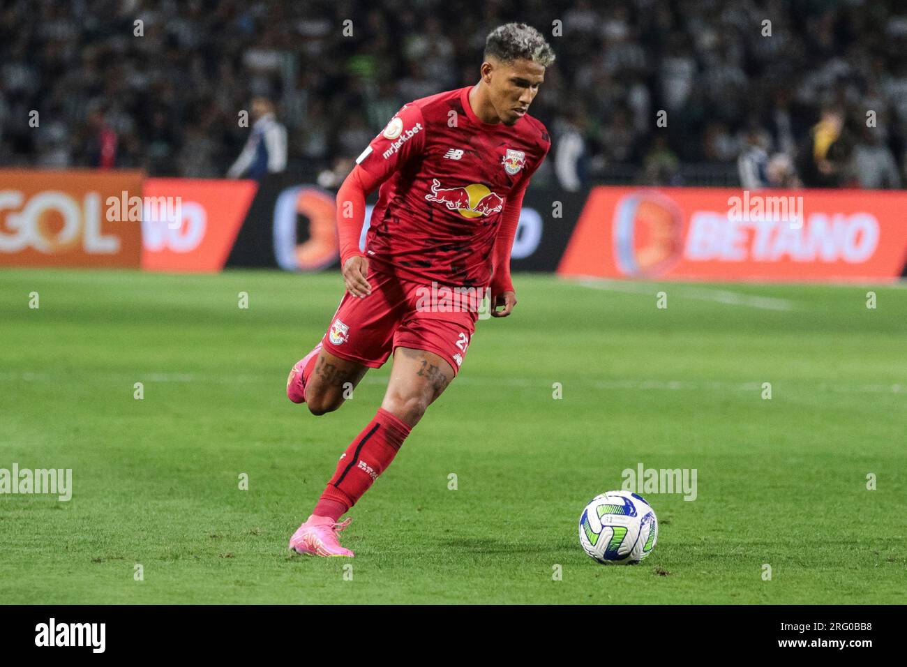 PR - CURITIBA - 08/06/2023 - BRAZILEIRO A 2023, CORITIBA X BRAGANTINO - Coritiba player smiles during a match against Bragantino at the Couto Pereira stadium for the Brazilian championship A 2023. Photo: Robson Mafra/AGIF (via AP) Banque D'Images