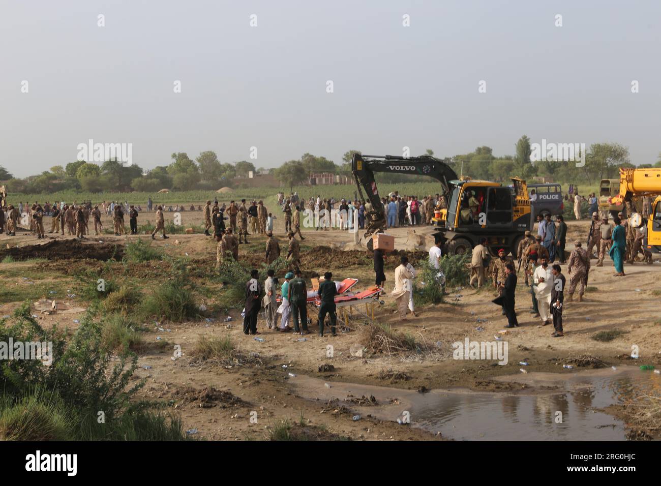 Nawabshah, Sindh, Pakistan. 6 août 2023. NAWABSHAH, PAKISTAN - AOÛT 6 : vue d'un déraillement d'un train de voyageurs à Nawabshah, province sud du sindh, Pakistan, le 6 août 28 ont été tués et plus de 50 ont été blessés dans cet accident (image de crédit : © Jan Ali Laghari/Pacific Press via ZUMA Press Wire) POUR USAGE ÉDITORIAL SEULEMENT! Non destiné à UN USAGE commercial ! Banque D'Images