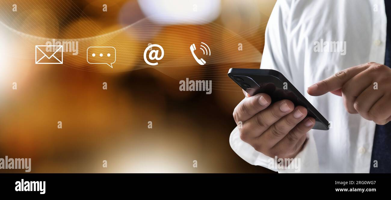 CONTACTEZ-nous (Customer support Hotline) (People CONNECT) : appelez l'application de téléphone Contactez-nous ou appelez notre hotline de support client pour la communication de service Banque D'Images