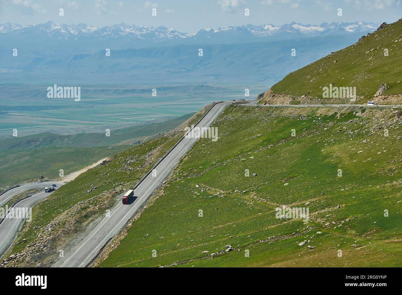 Vallée de Suusamyr, paysage de montagne de Taldyk Pass. Kirghizistan. Banque D'Images