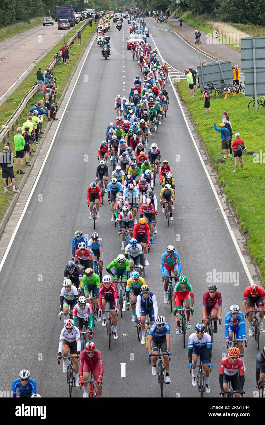 M90 Queensferry Road, Écosse, Royaume-Uni. 6 août 2023. Championnat du monde cycliste UCI Elite Road Race masculine, partant d'Édimbourg pour finir à Glasgow Banque D'Images