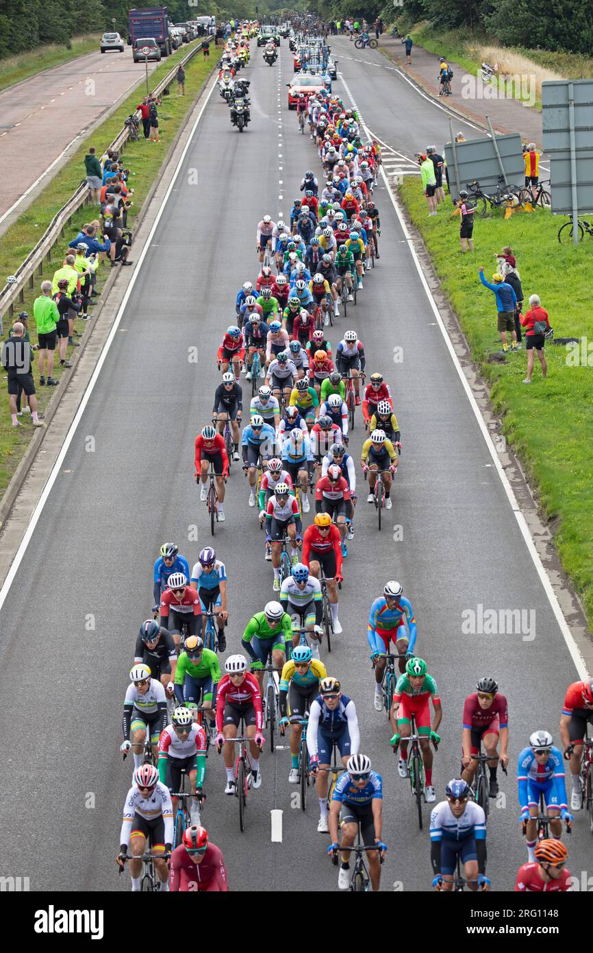 M90 Queensferry Road, Écosse, Royaume-Uni. 6 août 2023. Championnat du monde cycliste UCI Elite Road Race masculine, partant d'Édimbourg pour finir à Glasgow Banque D'Images