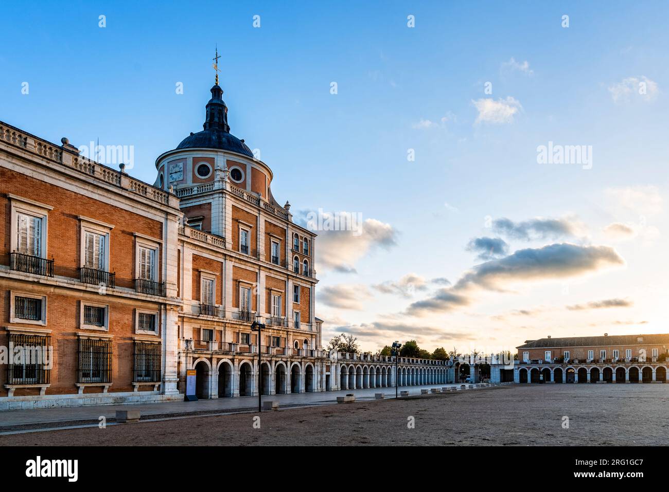 Palais royal d'Aranjuez au lever du soleil. Exposition longue Banque D'Images