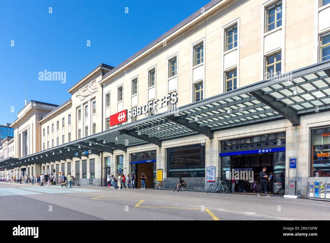 Entrée de la gare de Genève, (Gare de Genève}, place de Cornavin, Genève (Genève) Canton de Genève, Suisse Banque D'Images