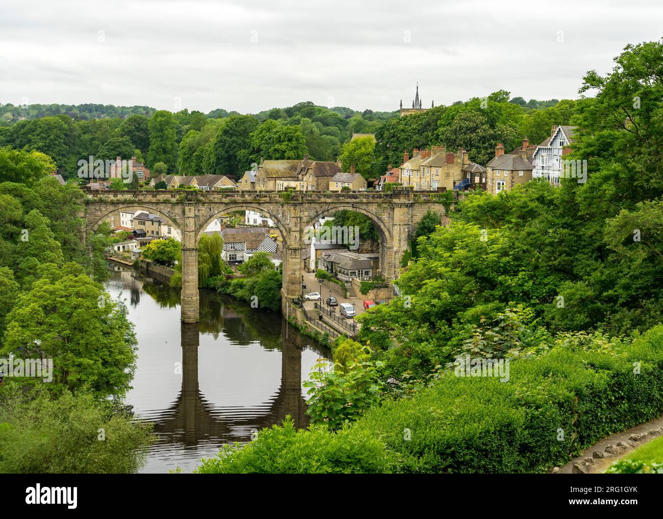 Knaresborough sur la rivière Nidd, Knaresborough, North Yorkshire, Angleterre, Royaume-Uni Banque D'Images