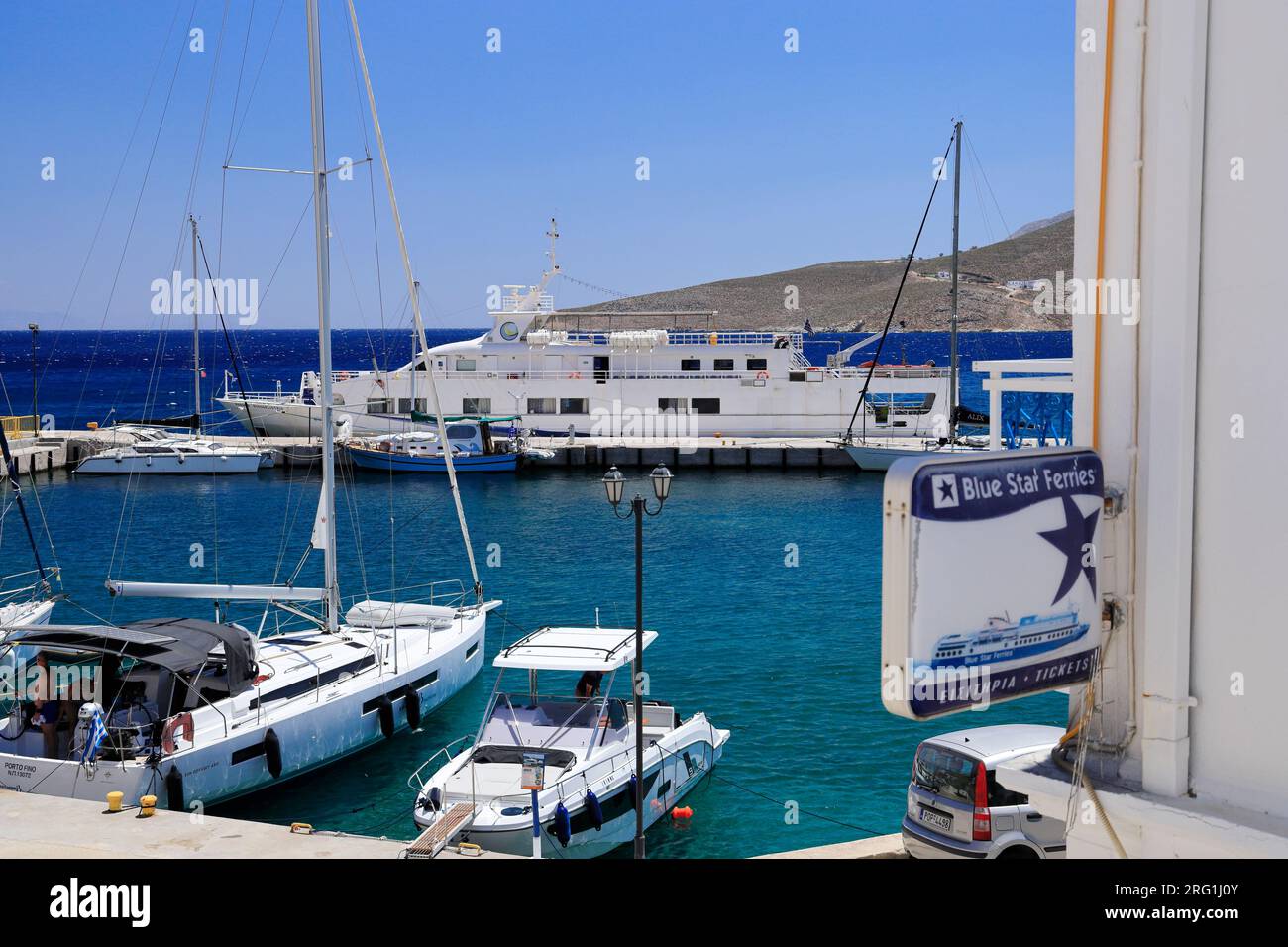 Le port, île de Tilos, îles du Dodécanèse, Grèce. Banque D'Images