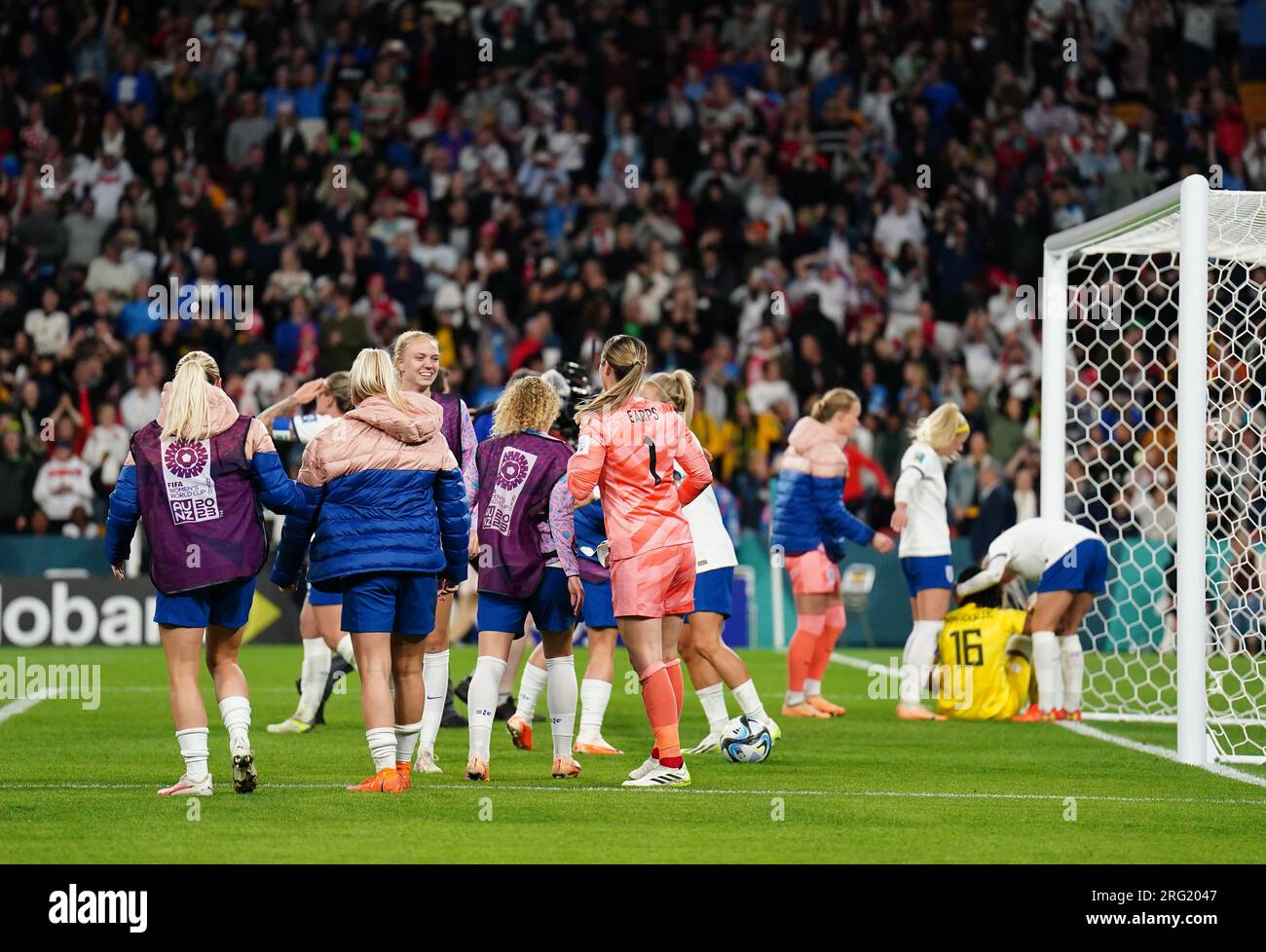 Les joueuses anglaises célèbrent leur victoire à la fusillade au penalty lors de la coupe du monde féminine de la FIFA, Round of 16 au Brisbane Stadium, en Australie. Date de la photo : lundi 7 août 2023. Banque D'Images