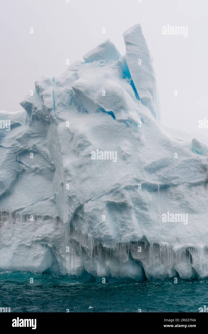 Détail d'un iceberg à la calotte glaciaire d'Austfonna.Nordaustlandet, Svalbard, Norvège Banque D'Images