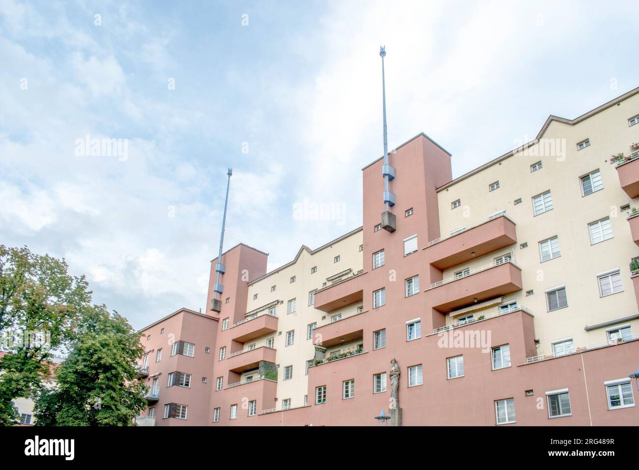 Vienne, Autriche. 06 août 2023 : complexe immobilier Karl Marx-Hof et les plus longs bâtiments résidentiels individuels du monde. Construit entre 1927 et 1930. Banque D'Images