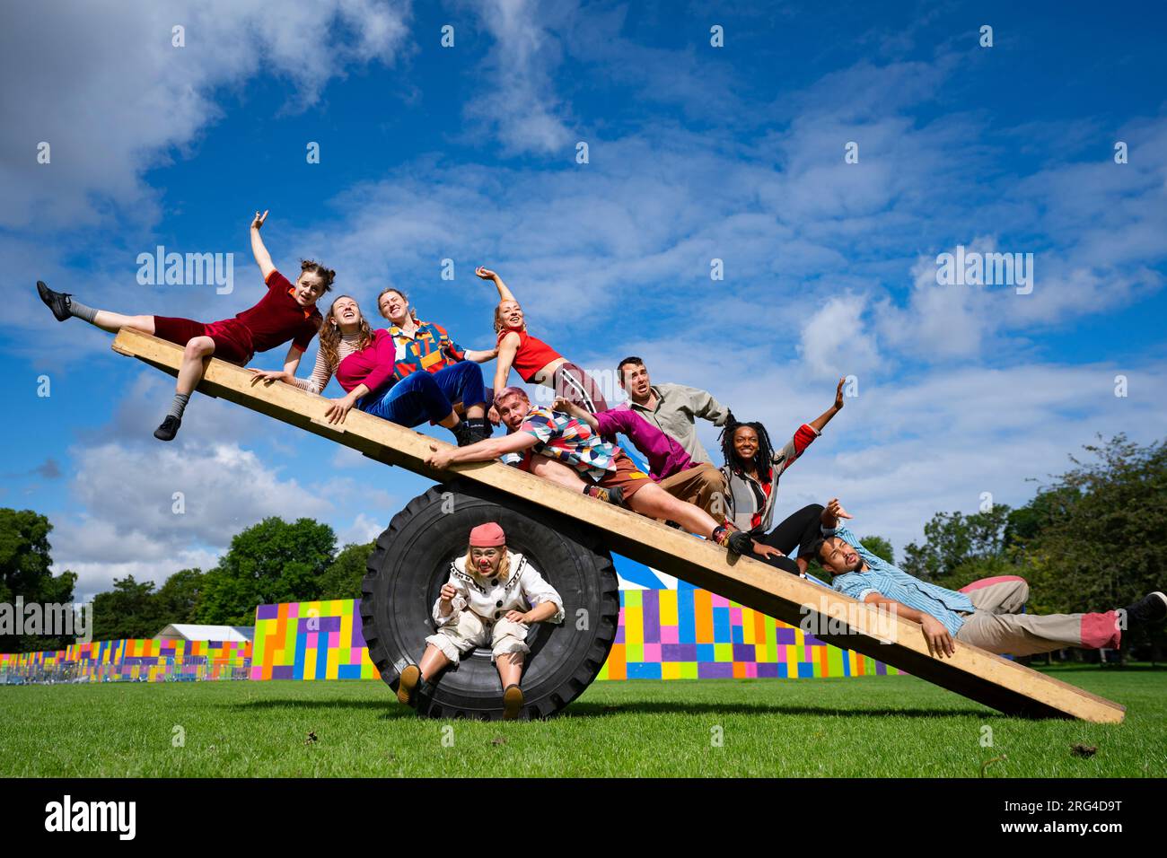 Édimbourg, Écosse, Royaume-Uni. 7 août 2023. Les membres du Revel Puck Circus jouent des spectacles d'équilibrage au Circus Hub on the Meadows à Édimbourg, leur Edinburgh Fringe montre The Wing Scuffle Spectacular Runs tout au long du mois d'août. Iain Masterton/Alamy Live News Banque D'Images