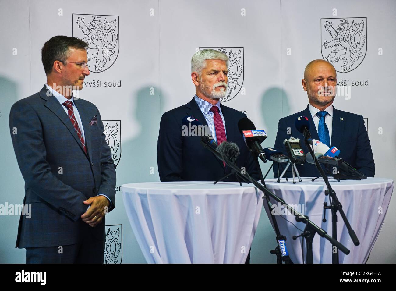 Brno, République tchèque. 07 août 2023. Le président tchèque Petr Pavel (au centre) visite la Cour suprême de la République tchèque à Brno, République tchèque, le 7 août 2023. Photo Président de droite de la Cour Suprême Petr Angyalossy et Vice-Président de gauche de la Cour Suprême Petr Suk. Crédit : Patrik Uhlir/CTK photo/Alamy Live News Banque D'Images