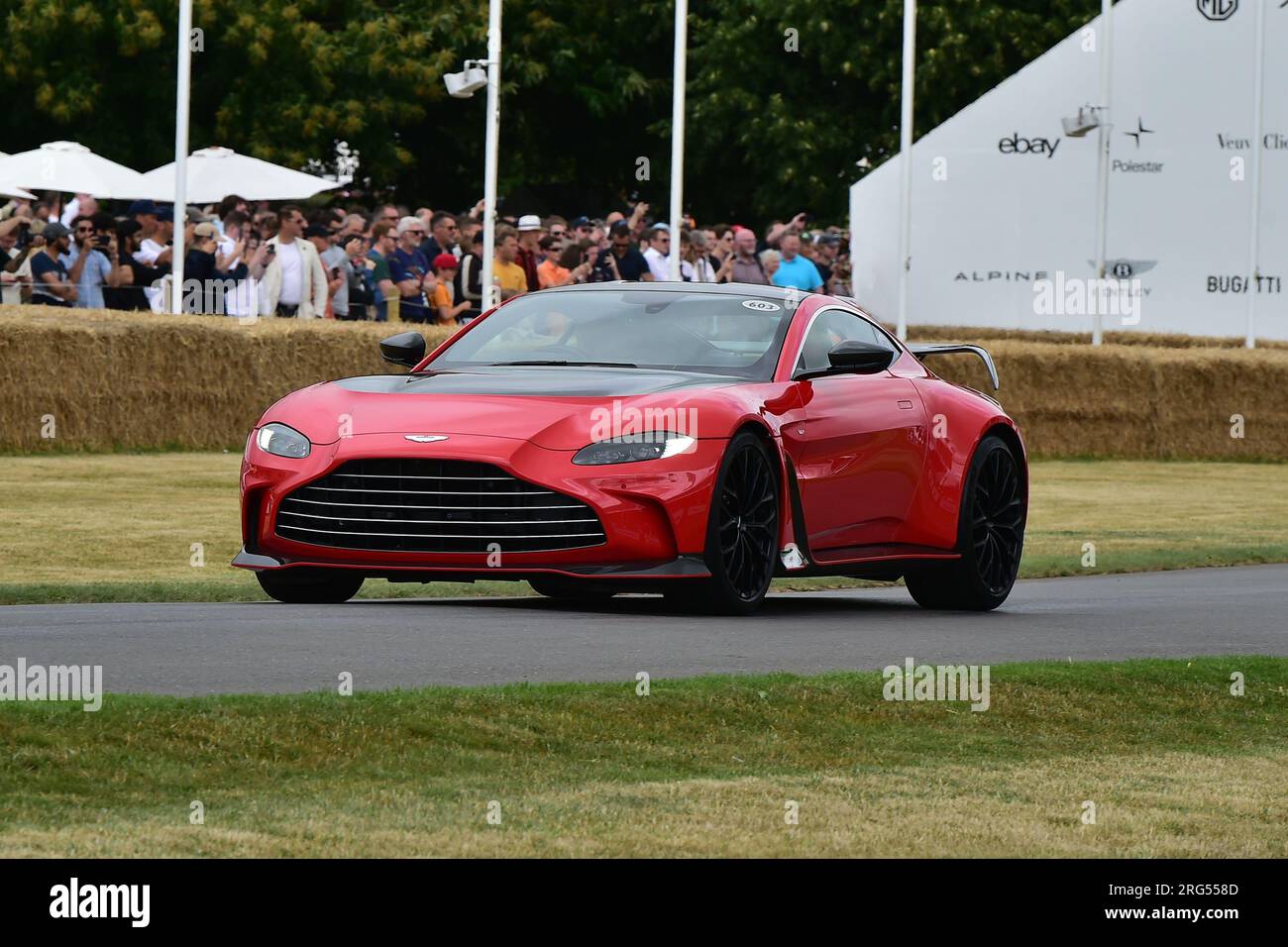 Aston Martin V12 Vantage Roadster, Supercar Run, une occasion de voir, d’entendre et de se rapprocher des voitures les plus prestigieuses au monde, et pour une chance f Banque D'Images