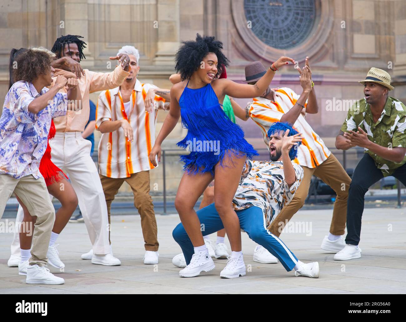 Édimbourg, Écosse. Lundi 7 août , 2023.Havana Street Party, frappe les rues et effectuera une explosion de danse urbaine flashmob avec les foules du festival à la place de Bristo. Crédit : Brian Anderson/Alamy Live News Banque D'Images