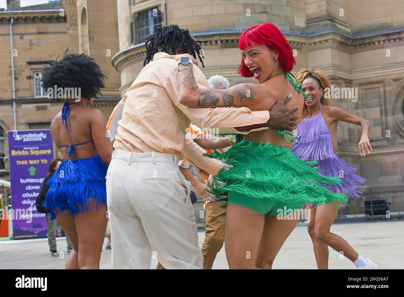 Édimbourg, Écosse. Lundi 7 août 2023. Havana Street Party, frappe les rues et effectuera une explosion de danse urbaine flashmob avec les foules du festival sur la place Bristo. Crédit : Brian Anderson/Alamy Live News Banque D'Images