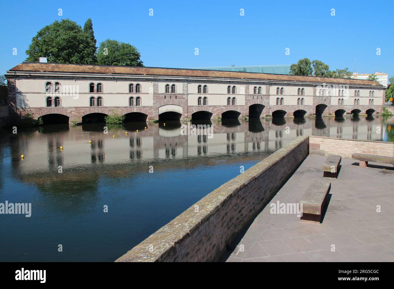 pont (barrage vauban) et rivière ill à strasbourg en alsace (france) Banque D'Images