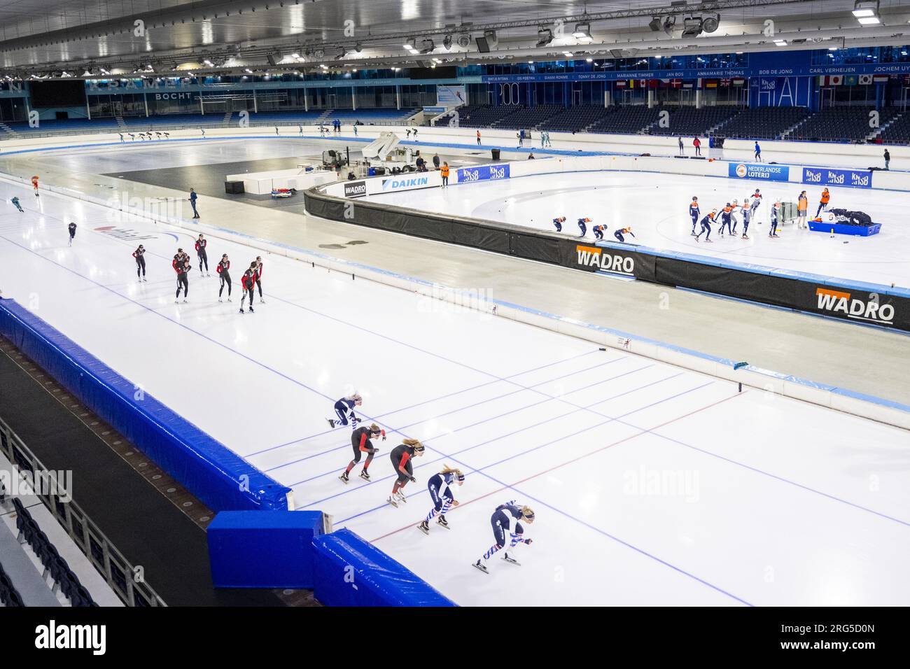 HERENVEEN - les équipes professionnelles s'entraînent lors de l'ouverture de la nouvelle saison de patinage à Thialf. La patinoire est temporairement ouverte aux athlètes de haut niveau, aux associations et aux patineurs récréatifs. ANP JILMER POSTMA netherlands Out - belgique Out Banque D'Images