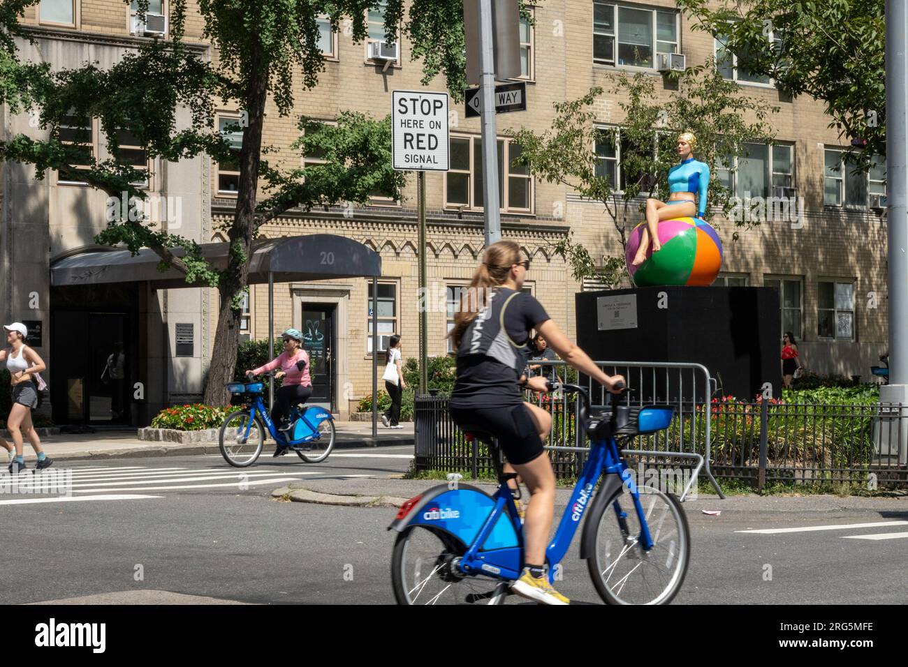 Summer Streets permet un accès gratuit sur Park Avenue pour les coureurs et les motards chaque août pendant trois samedis matins, New York City, USA 2023 Banque D'Images