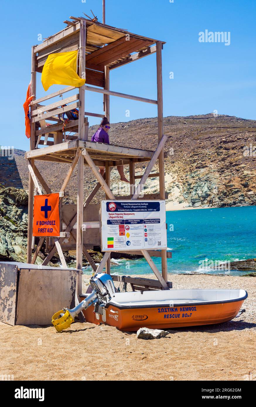 Tour des sauveteurs à Kolimbithra Beach, Tinos. Banque D'Images