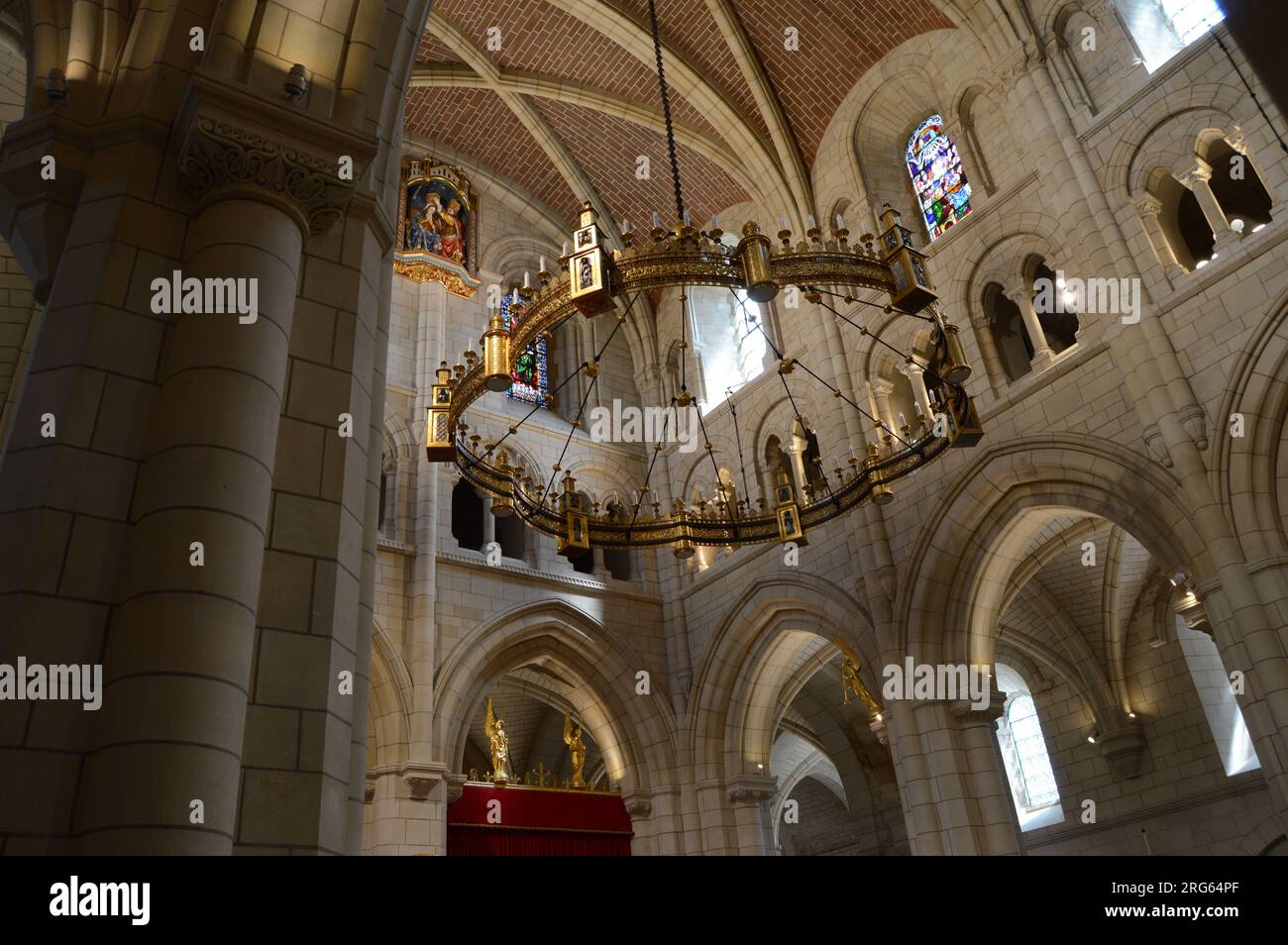 Intérieur de Buckfast Abbey montrant des images religieuses Banque D'Images