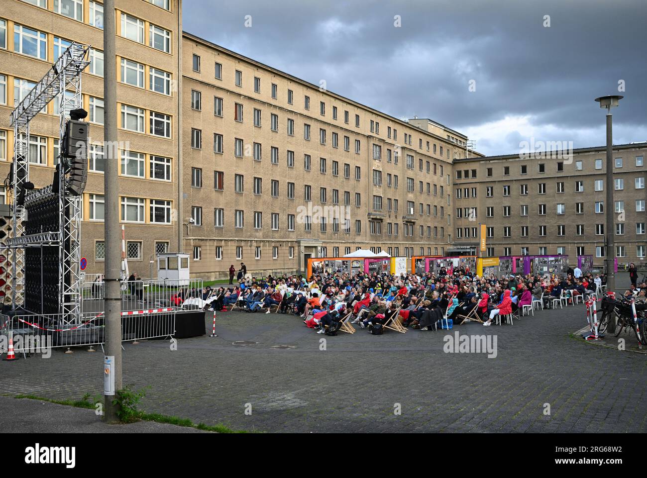 U24 Drapeau Du DDR Haute Qualité Pour Bateau Drapeau 80 X 120 Cm