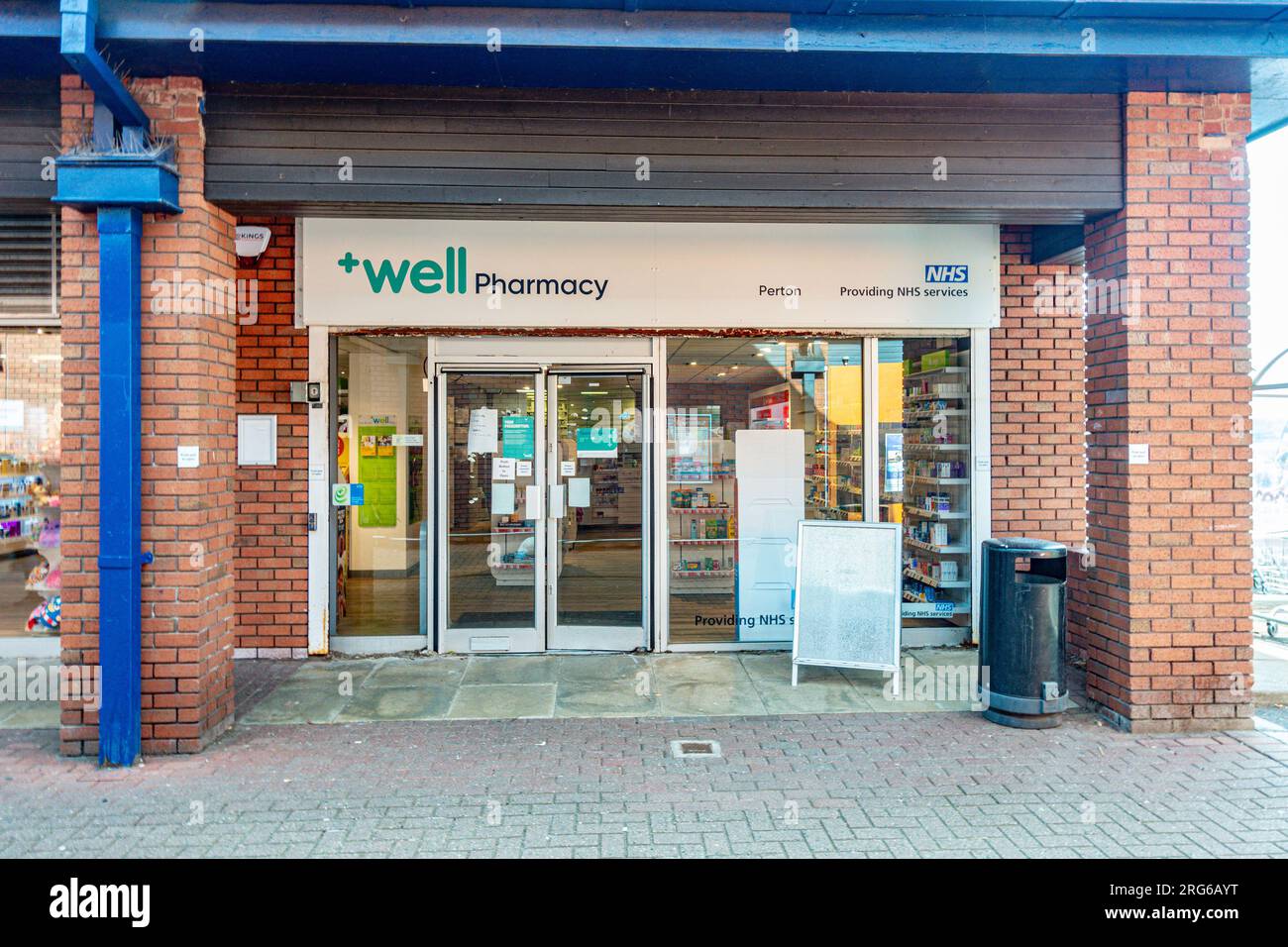 La pharmacie +Well à Perton, South Staffordshire. Banque D'Images
