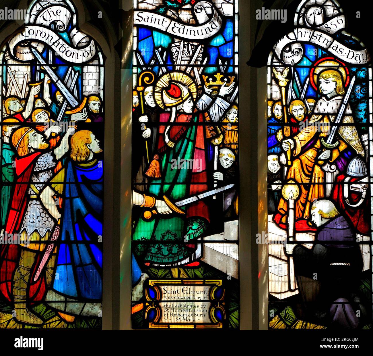 St. Edmund, couronnement le jour de Noël, 856 AD, par St. Humbert, évêque d'Elmham, vitrail du 20th siècle, St. Église d'Edmund, Hunstanton, Banque D'Images
