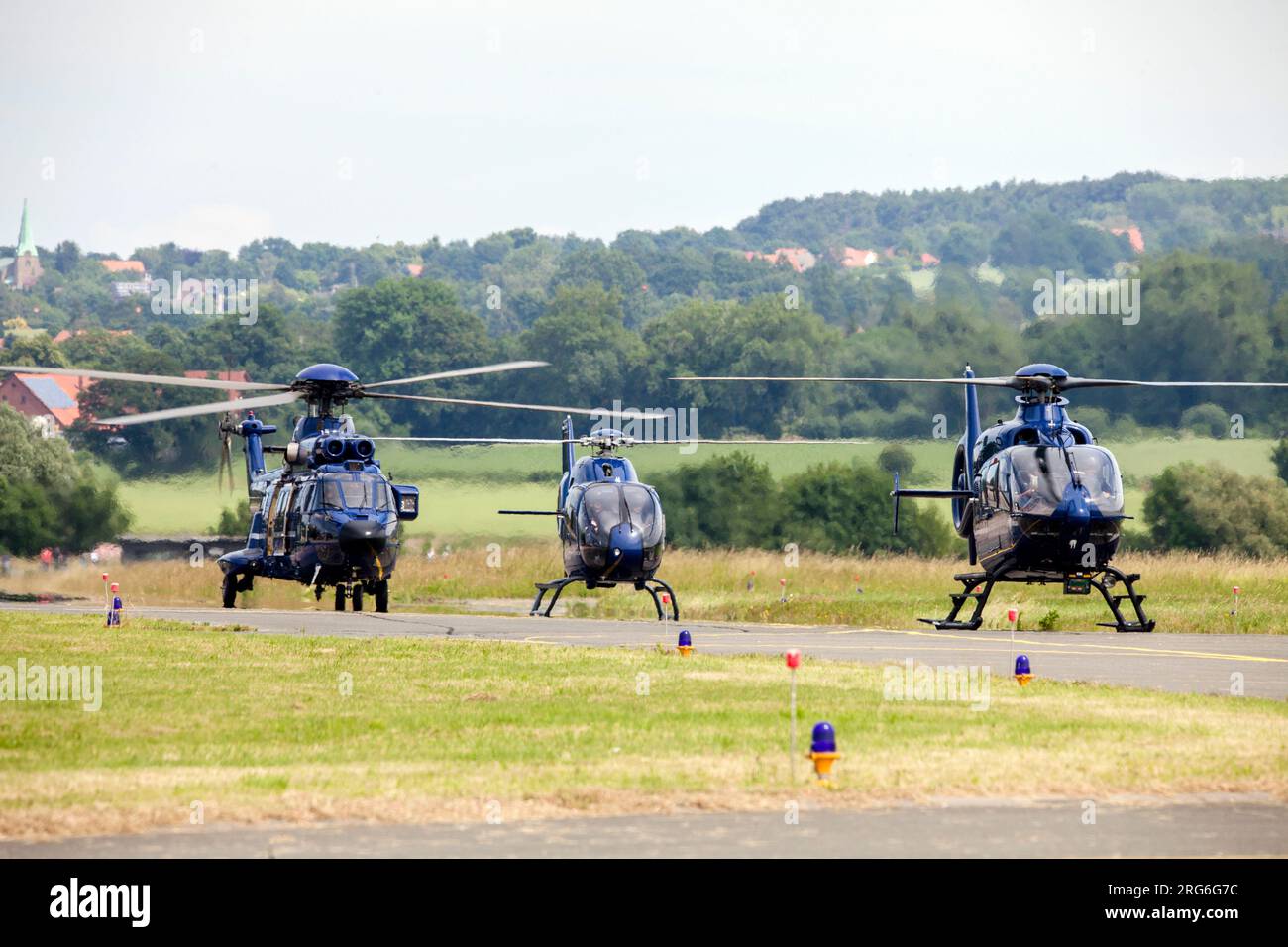 Trois hélicoptères Airbus différents de la police fédérale allemande, Buckeburg, Allemagne. Banque D'Images