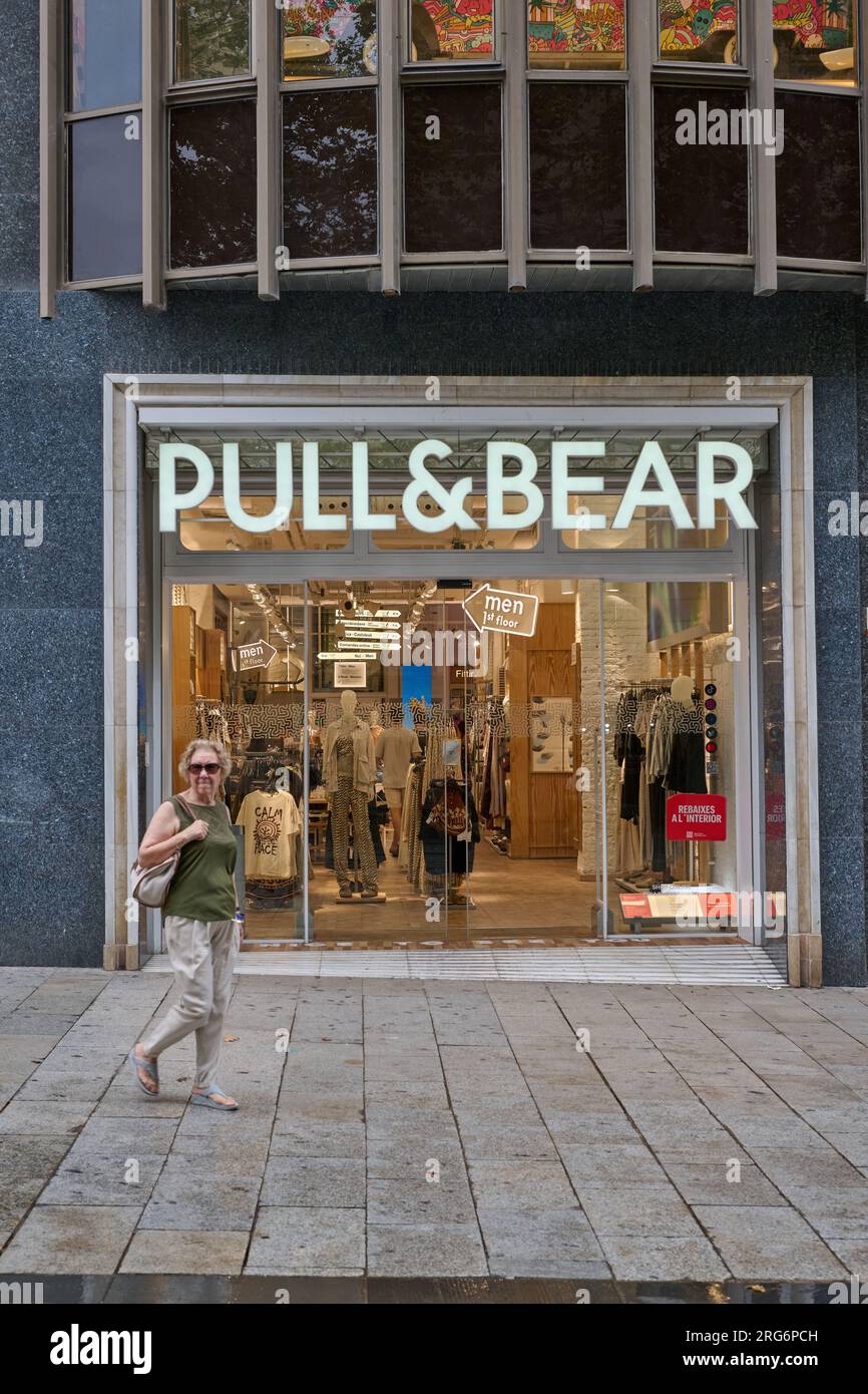 Pull & bear Banque de photographies et d'images à haute résolution - Page 2  - Alamy