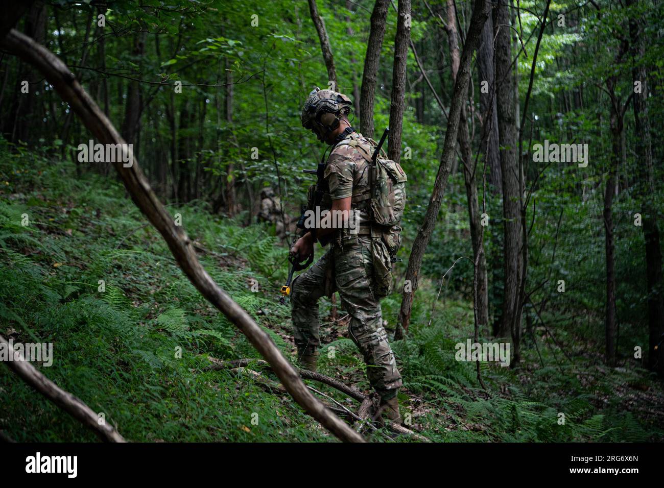 Les membres de l'équipe DAGRE du 193e escadron des Forces de sécurité des opérations spéciales participent à l'exercice Iron Keystone à fort Indiantown Gap, Pennsylvanie, le 5 août 2023. L'exercice a réuni des aviateurs de trois ailes à travers l'État afin de se préparer à de futurs conflits grâce à un emploi agile au combat. (Photo de la Garde nationale de l'Air des États-Unis par l'aviateur principal Diana Snyder) Banque D'Images