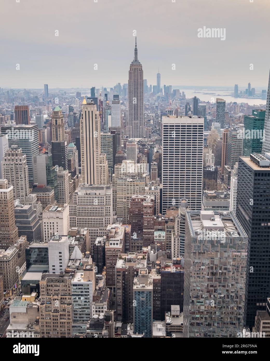 Vue classique depuis le haut du bâtiment Top of the Rock vers le sud de l'île de Manhattan Banque D'Images