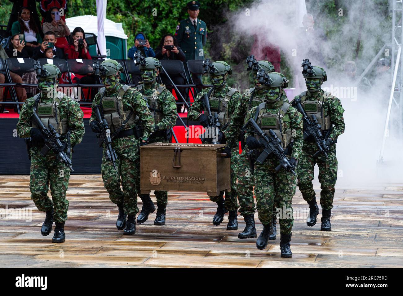 Tunja, Colombie. 07 août 2023. Des soldats colombiens participent à la commémoration de la bataille de Boyaca où la Colombie a obtenu son indépendance de l'Espagne, le 7 août 2023. Petro marque sa première année de mandat quelques jours après que son fils a été accusé d'enrichissement illicite présumé et de blanchiment d'argent en relation avec le financement de sa campagne présidentielle. Photo par : Sebastian Barros/long Visual Press crédit : long Visual Press/Alamy Live News Banque D'Images