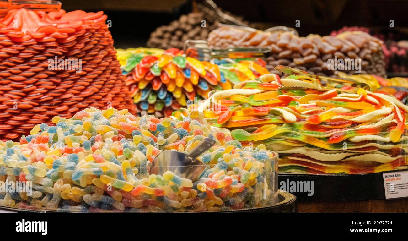 Istanbul, Turquie, Türkiye. Istiklal Street, bonbons et sucreries variés. Banque D'Images