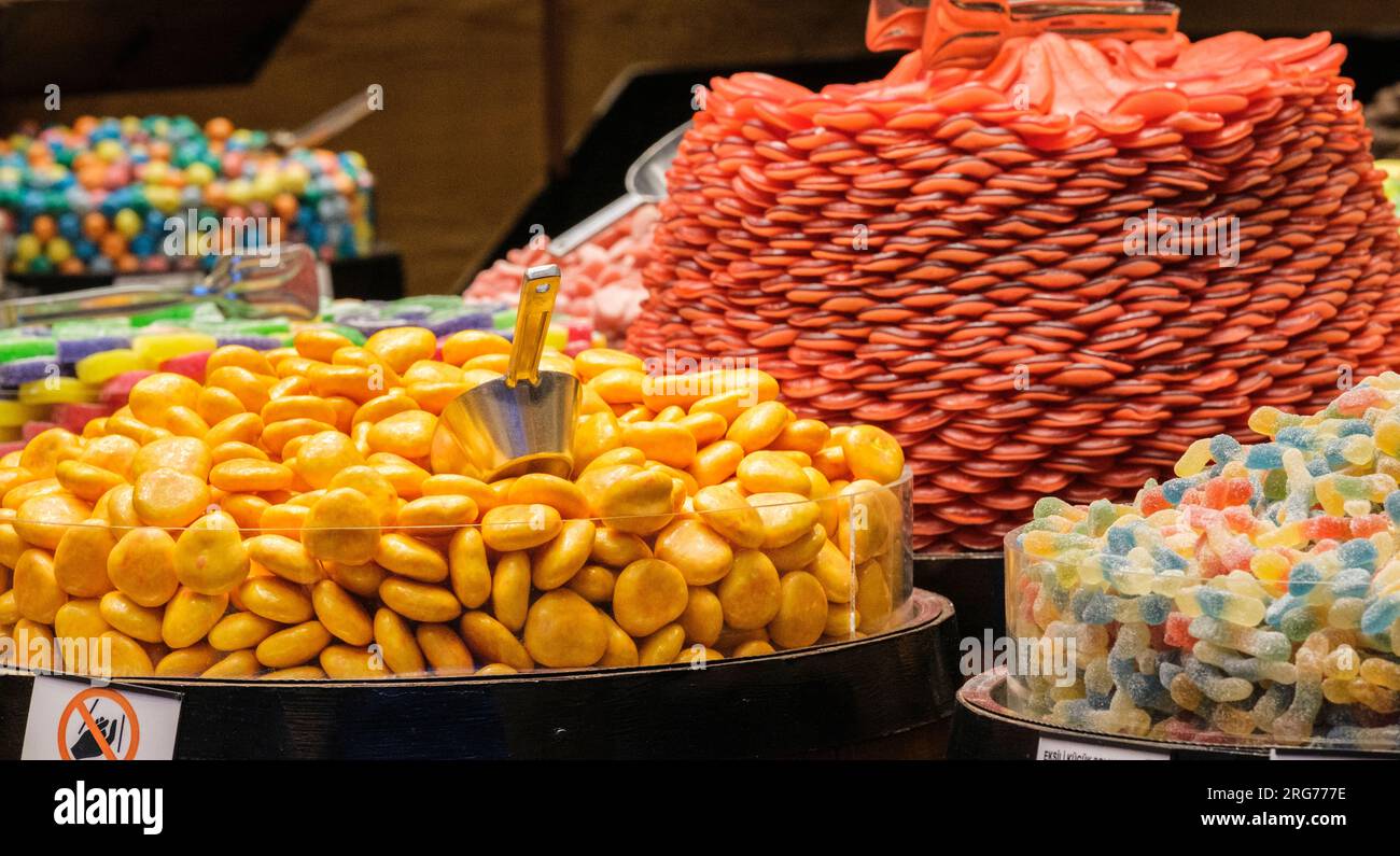 Istanbul, Turquie, Türkiye. Istiklal Street, bonbons et sucreries variés. Banque D'Images