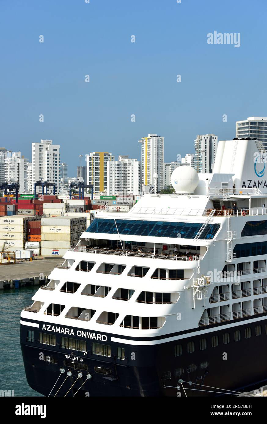 Bateau de croisière au port à Aruba. Banque D'Images