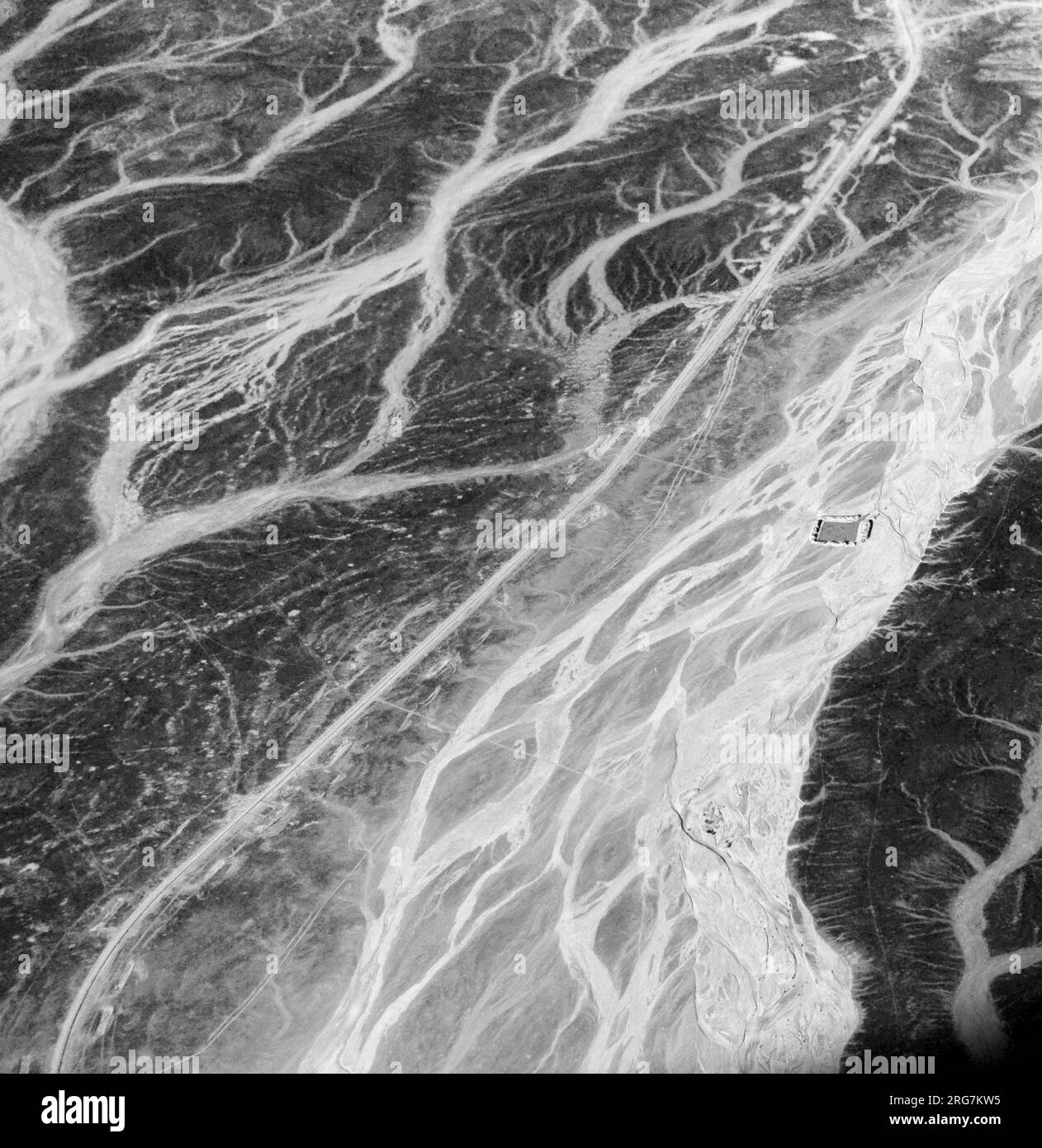 Une vue aérienne surréaliste des lits de rivières asséchées dans le désert en Jordanie près de la frontière avec l'Arabie saoudite. Banque D'Images