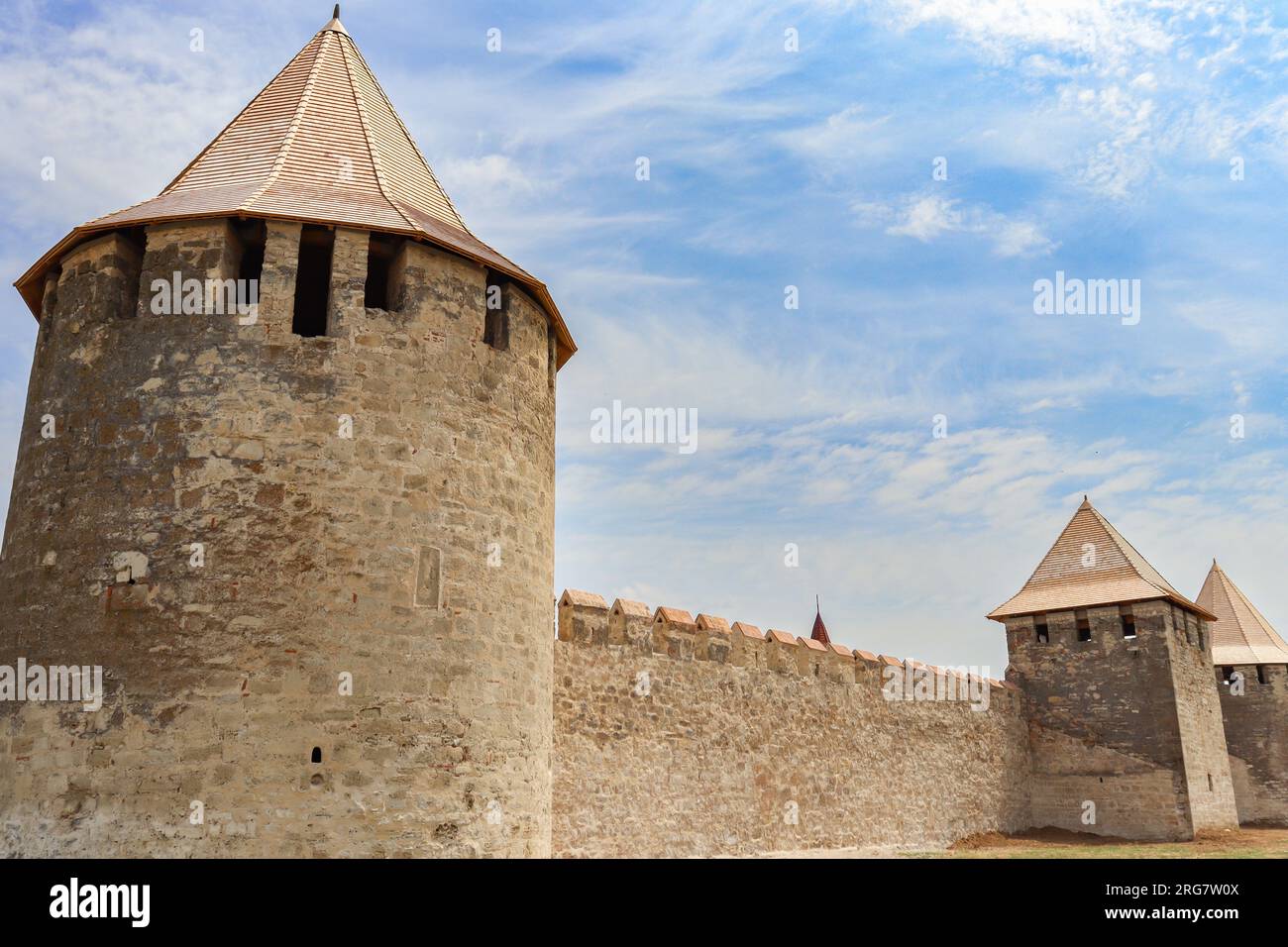 Extérieur d'une forteresse médiévale historique avec tours et mur de pierre Banque D'Images