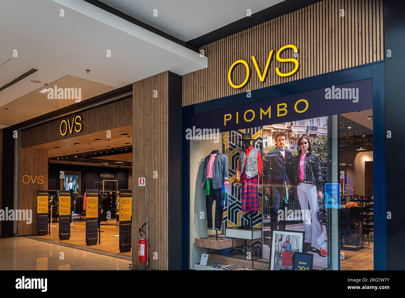 26 août 2022 à Rome Italie : magasins dans le centre commercial Porta di Roma Banque D'Images