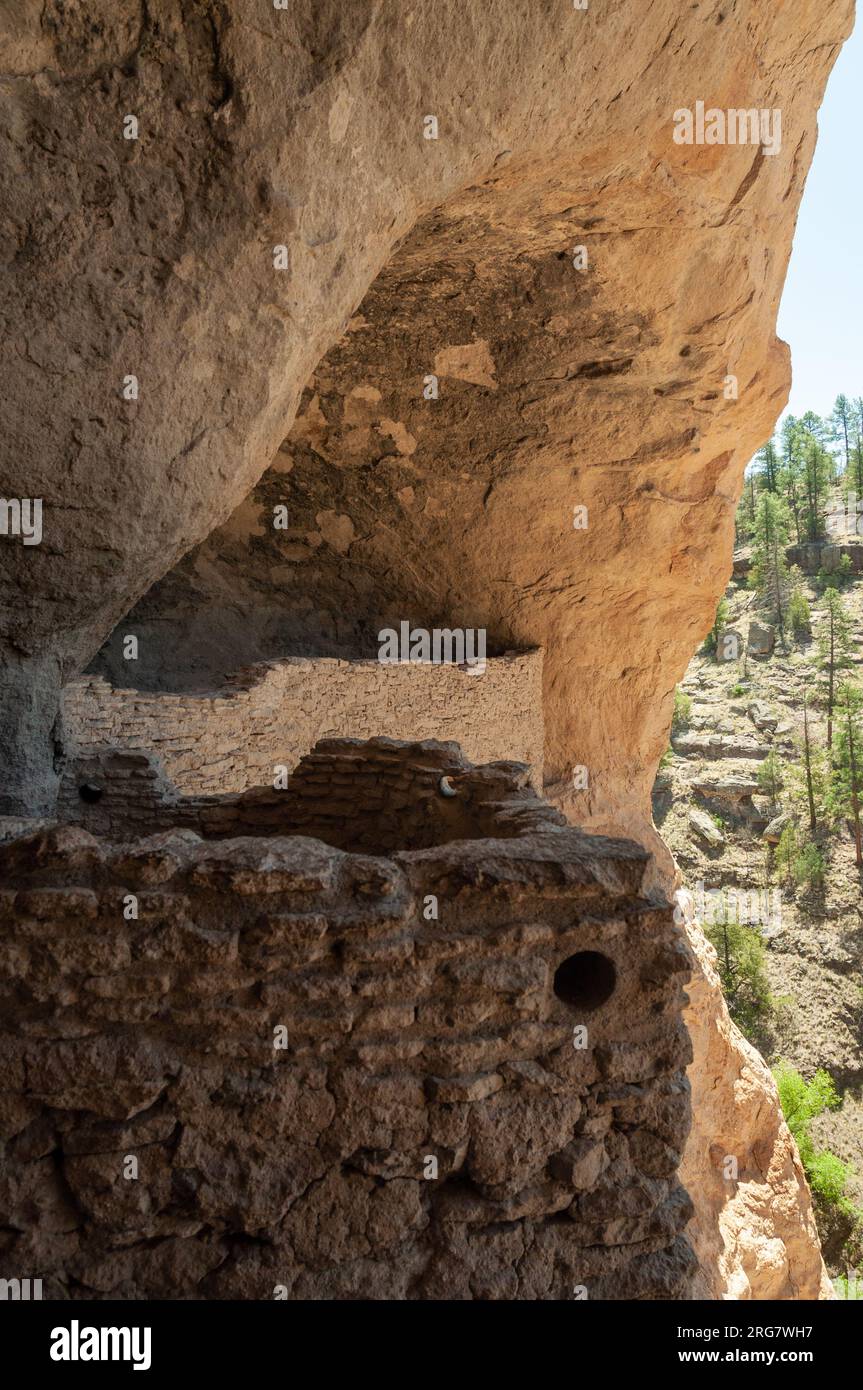 Gila Cliff Dwellings National Monument au Nouveau-Mexique Banque D'Images