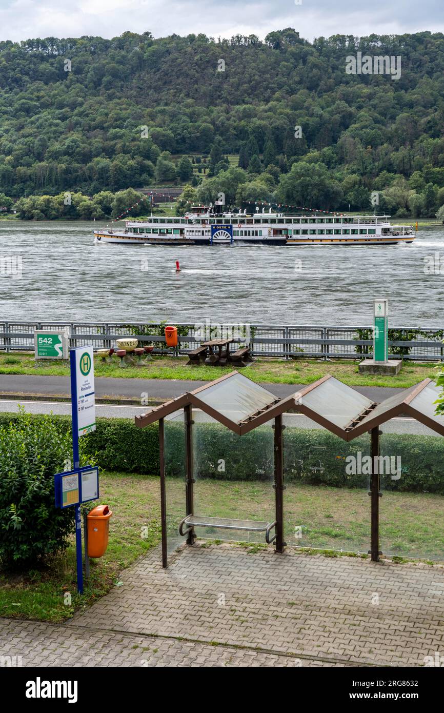 Arrêt de bus à Lorchhausen, quartier de la ville de Lorch, dans la vallée du Rhin moyen supérieur, en semaine 6 arrêts du bus de transport local de la RTV, excu Banque D'Images