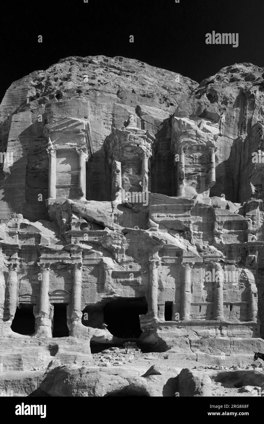 Vue sur le tombeau corinthien, ville de Petra, site du patrimoine mondial de l'UNESCO, Wadi Musa, Jordanie, Moyen-Orient Banque D'Images