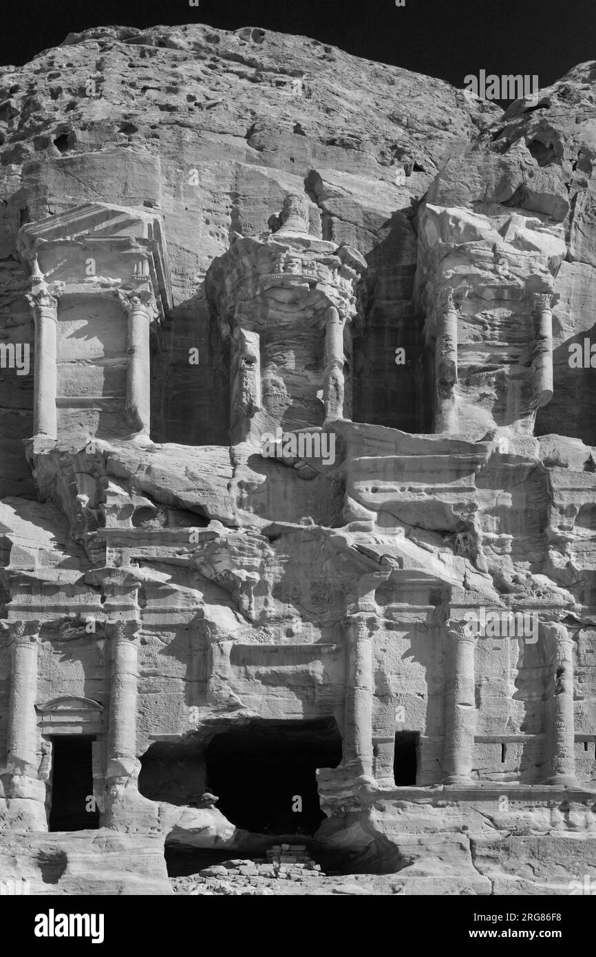 Vue sur le tombeau corinthien, ville de Petra, site du patrimoine mondial de l'UNESCO, Wadi Musa, Jordanie, Moyen-Orient Banque D'Images