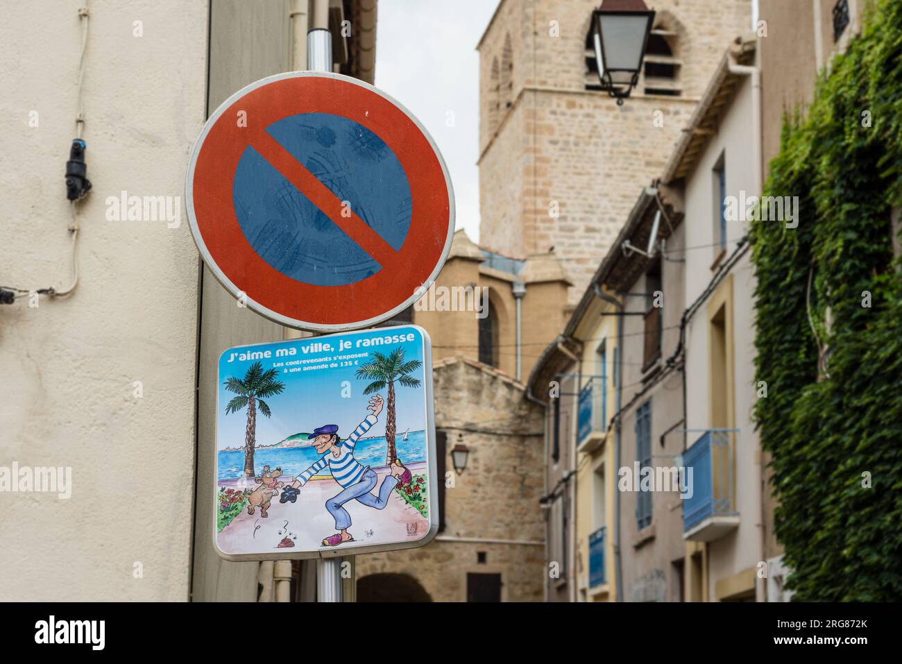 Panneau photo encourageant les résidents à nettoyer après leurs chiens, Meze, Hérault, Occitanie, France Banque D'Images