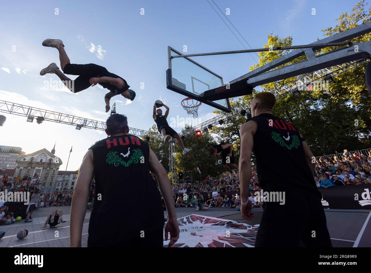Basket acrobatique Banque de photographies et d'images à haute résolution -  Alamy