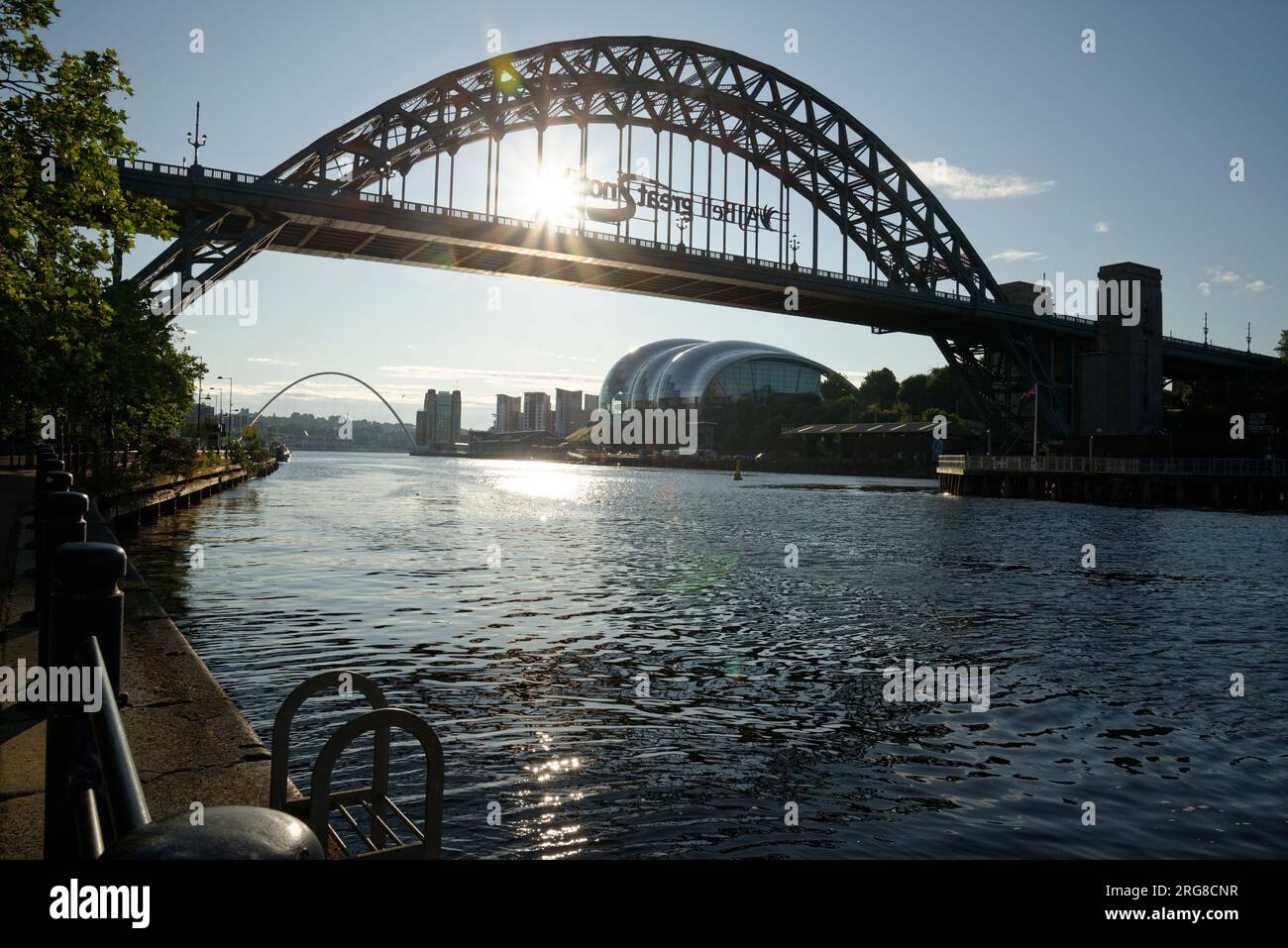 Le Tyne Bridge à Newcastle a officiellement nommé George 5th Bridge. Un pont en arc sur la rivière Tyne reliant Newcastle à Gateshead. Le matin Banque D'Images