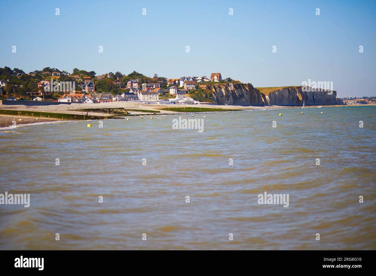 Paysage panoramique pittoresque de Sainte-Marguerite sur Mer, Normandie en France Banque D'Images