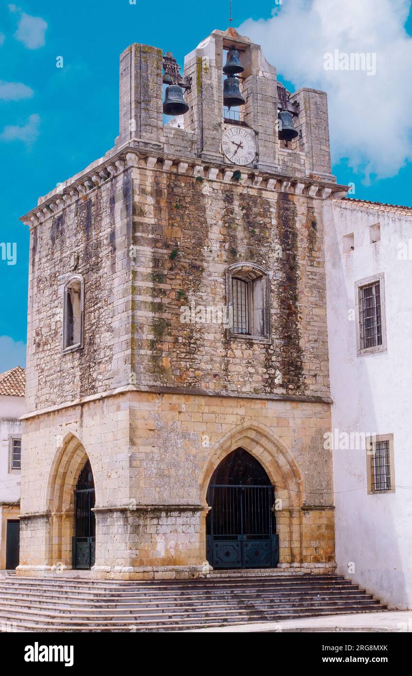 La Cathédrale de Faro au Largo da Se, Algarve, Portugal, Europe Banque D'Images