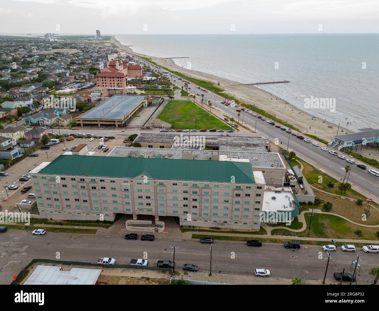 Galveston, TX, USA - 23 juillet 2023 : photo aérienne de la communauté de retraite Meridian près de la plage Banque D'Images